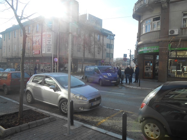 Одбио да плати, па потегао нож: Шта је претходило самоубиству које је запрепастило пролазнике у Крагујевцу